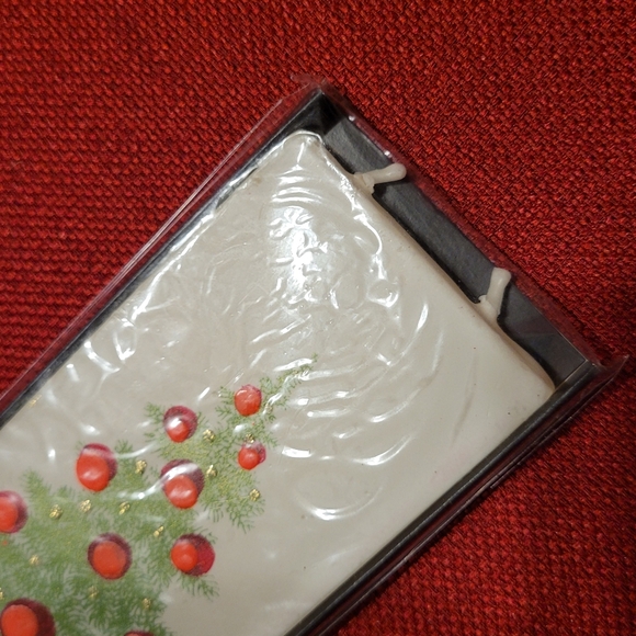 Flatyz Christmas 2 Wick Candle - Picture 3 of 8